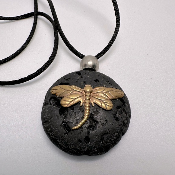Dragonfly on lava rock necklace - Picture 1 of 4